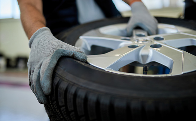 service-pneumatique-pneu-voiture-garage-guéreins