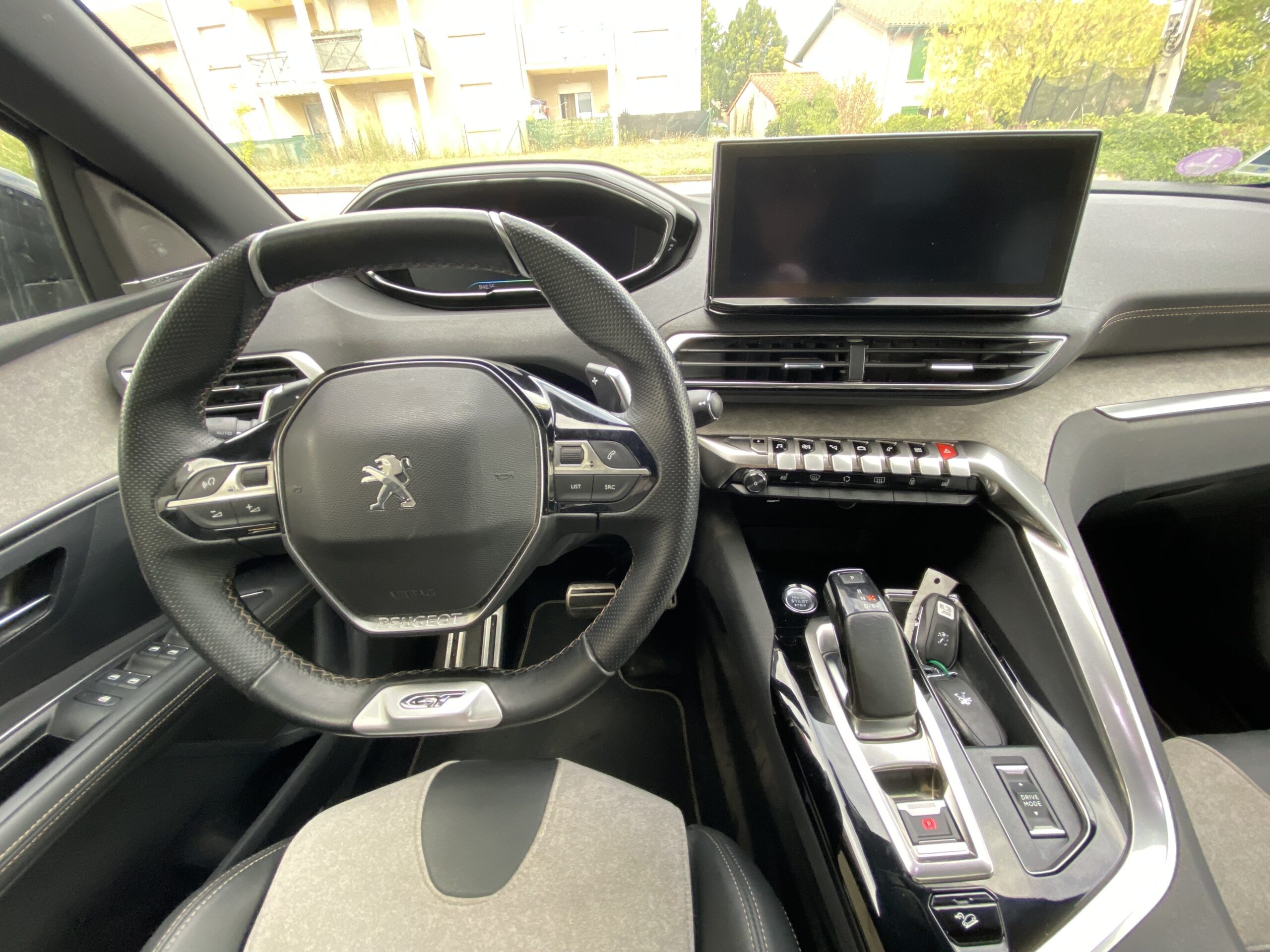 
								Peugeot 3008 Hybride full									