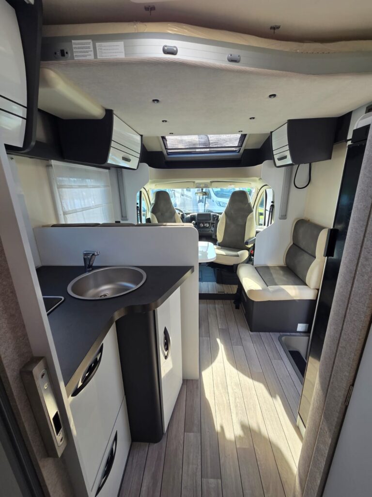 LOCATION CAMPING CAR BEAUJOLAIS SAONE ET LOIRE GROUPE BONNEVAY4