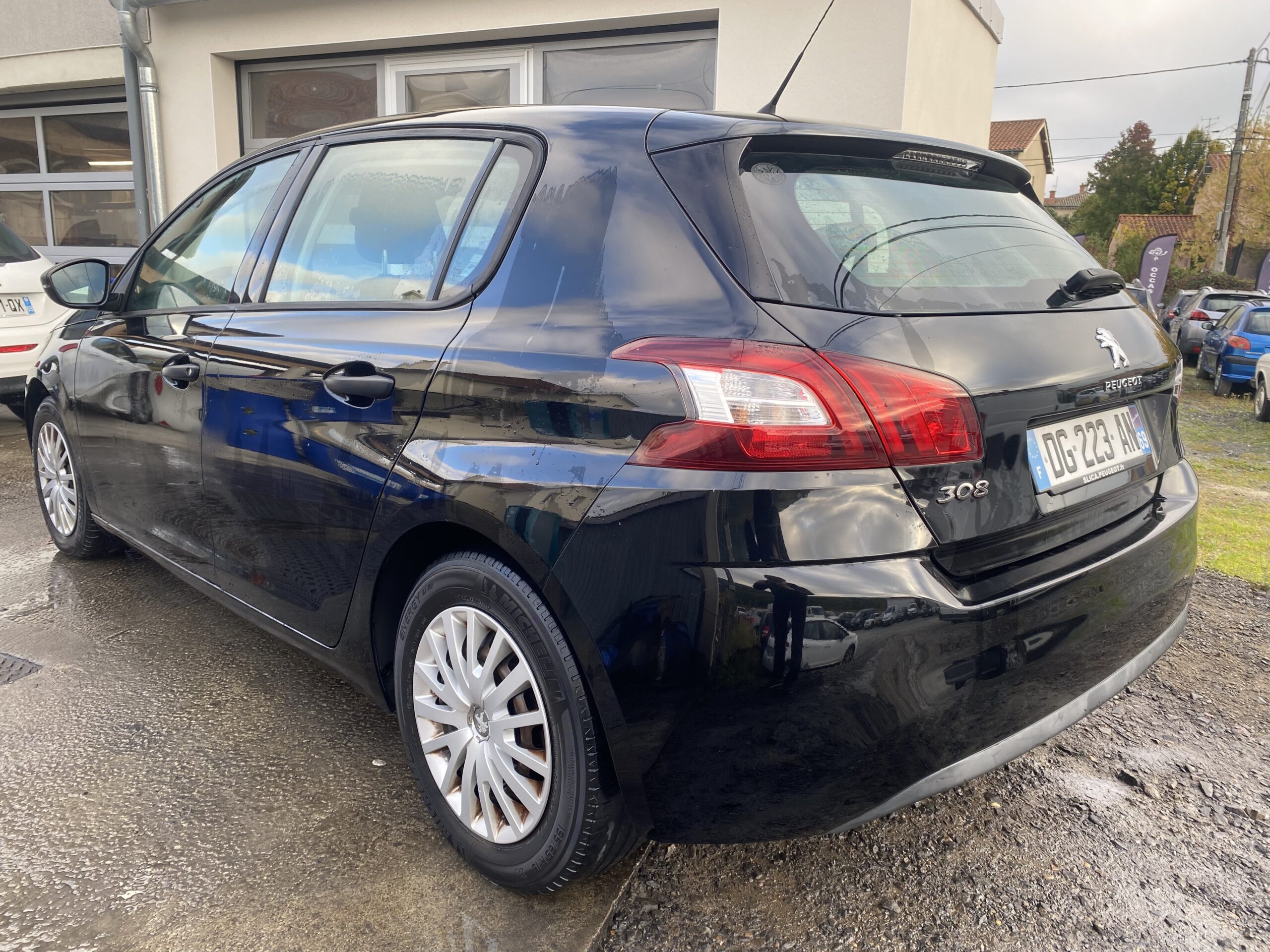 
								Peugeot 308 full									