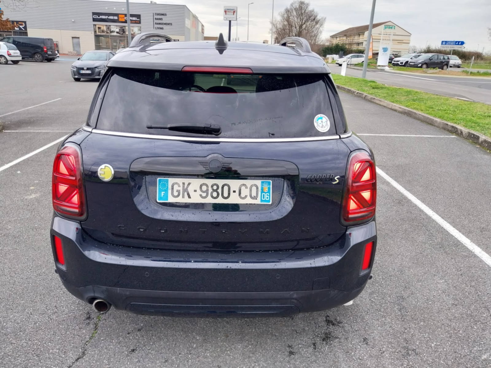 
								Mini Countryman full									