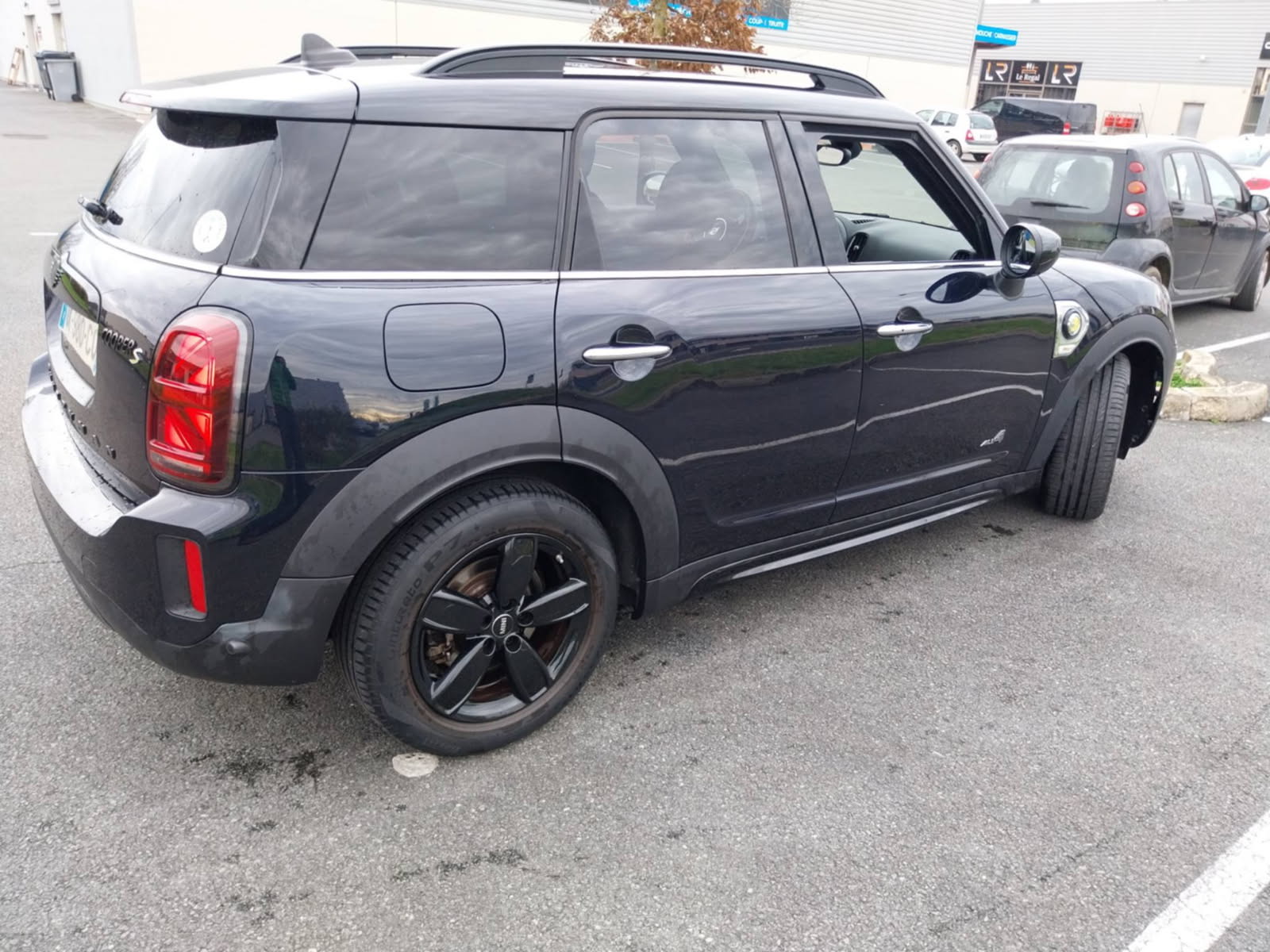 
								Mini Countryman full									