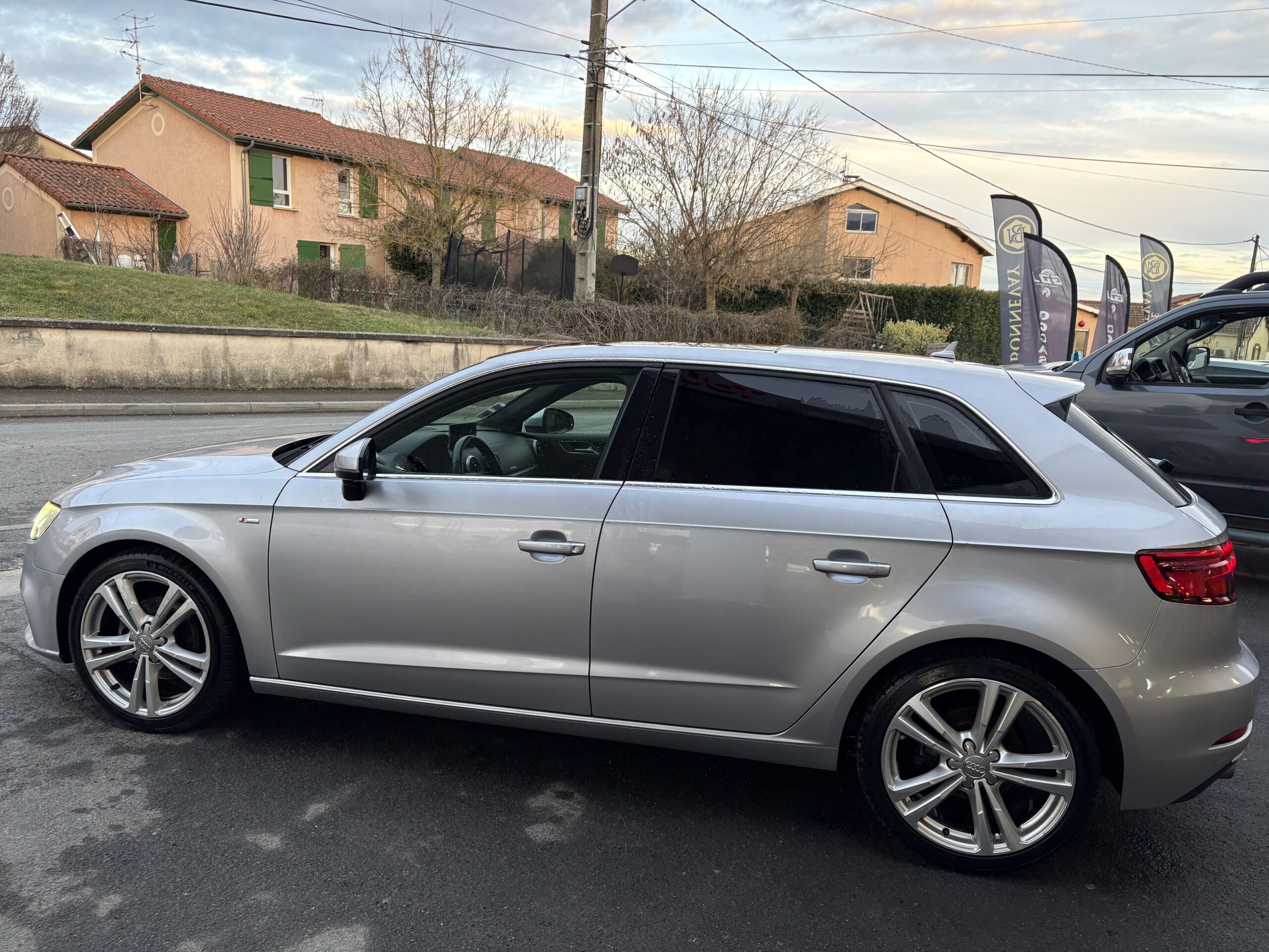 
								Audi A3 S-Line full									