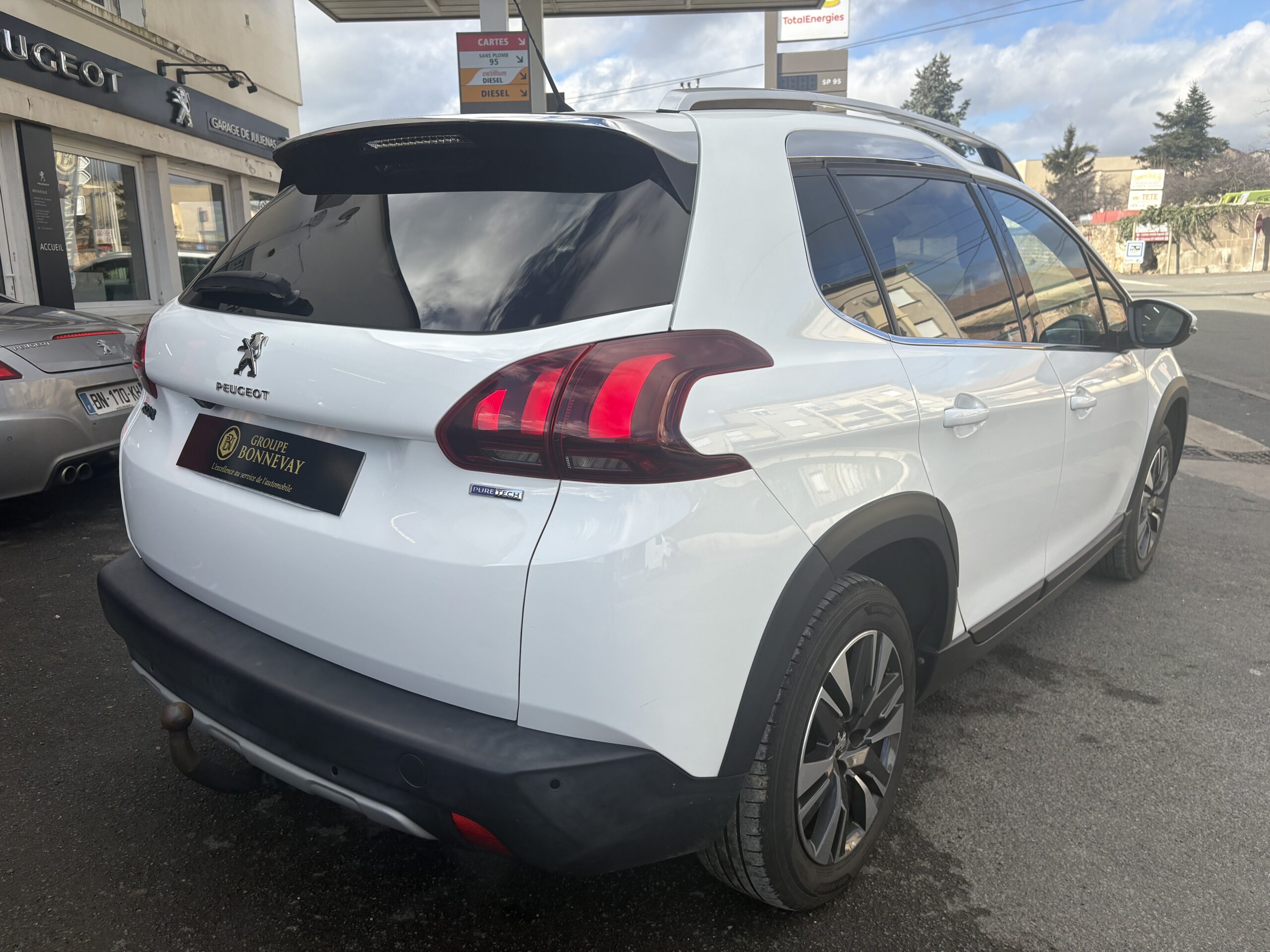 
								Peugeot 2008 full									
