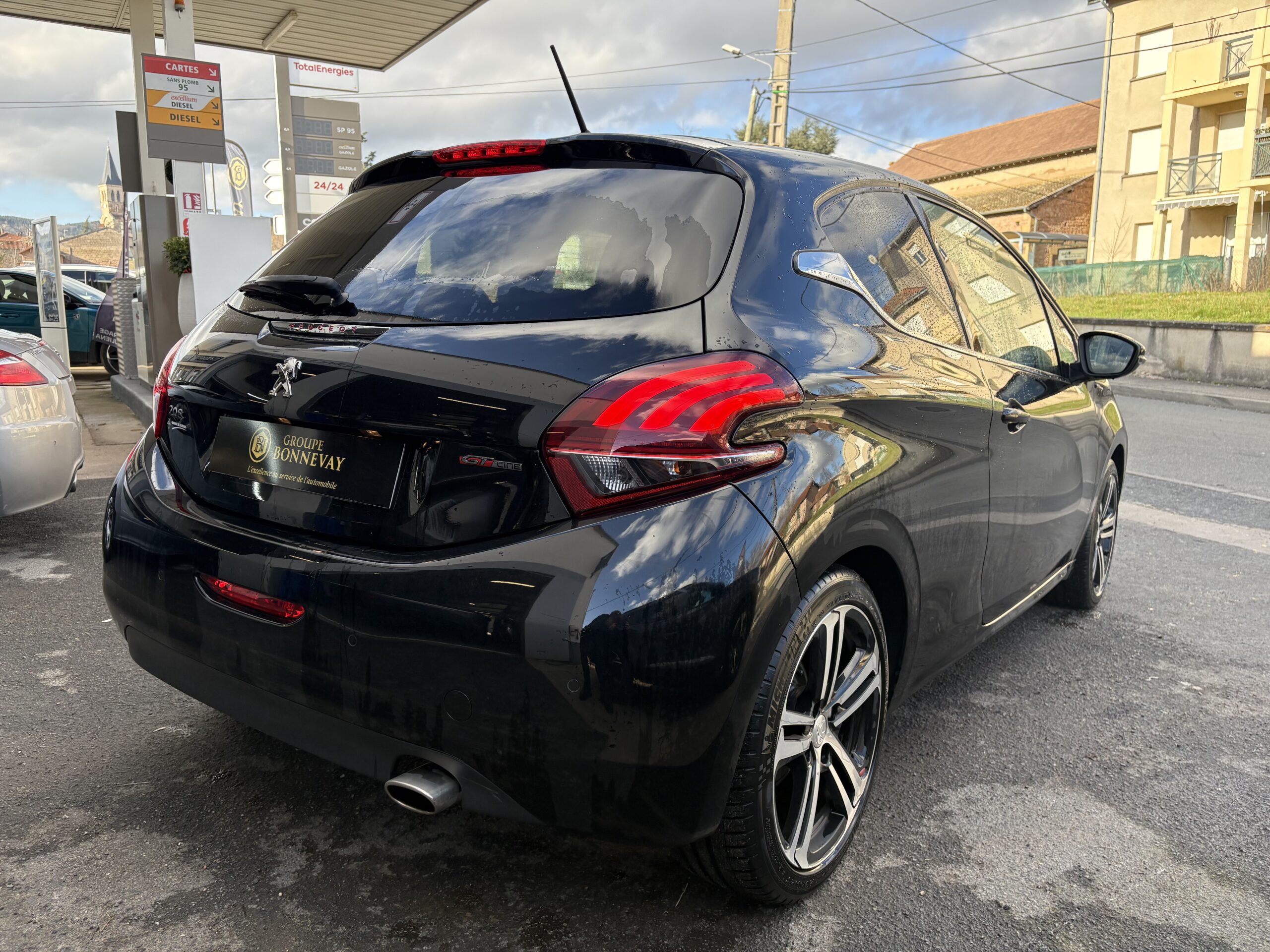 
								Peugeot 208 GT-LINE full									