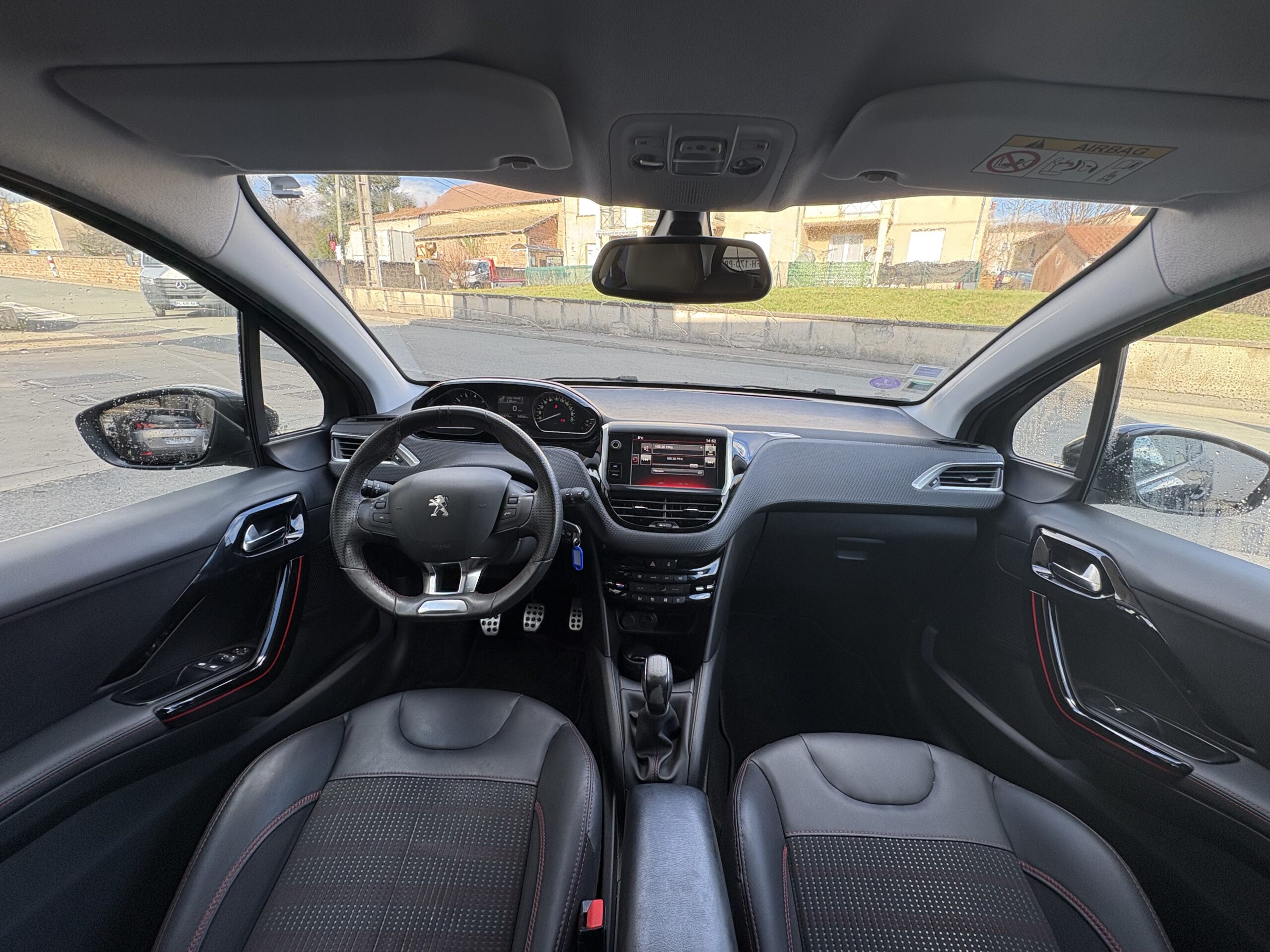 
								Peugeot 208 GT-LINE full									