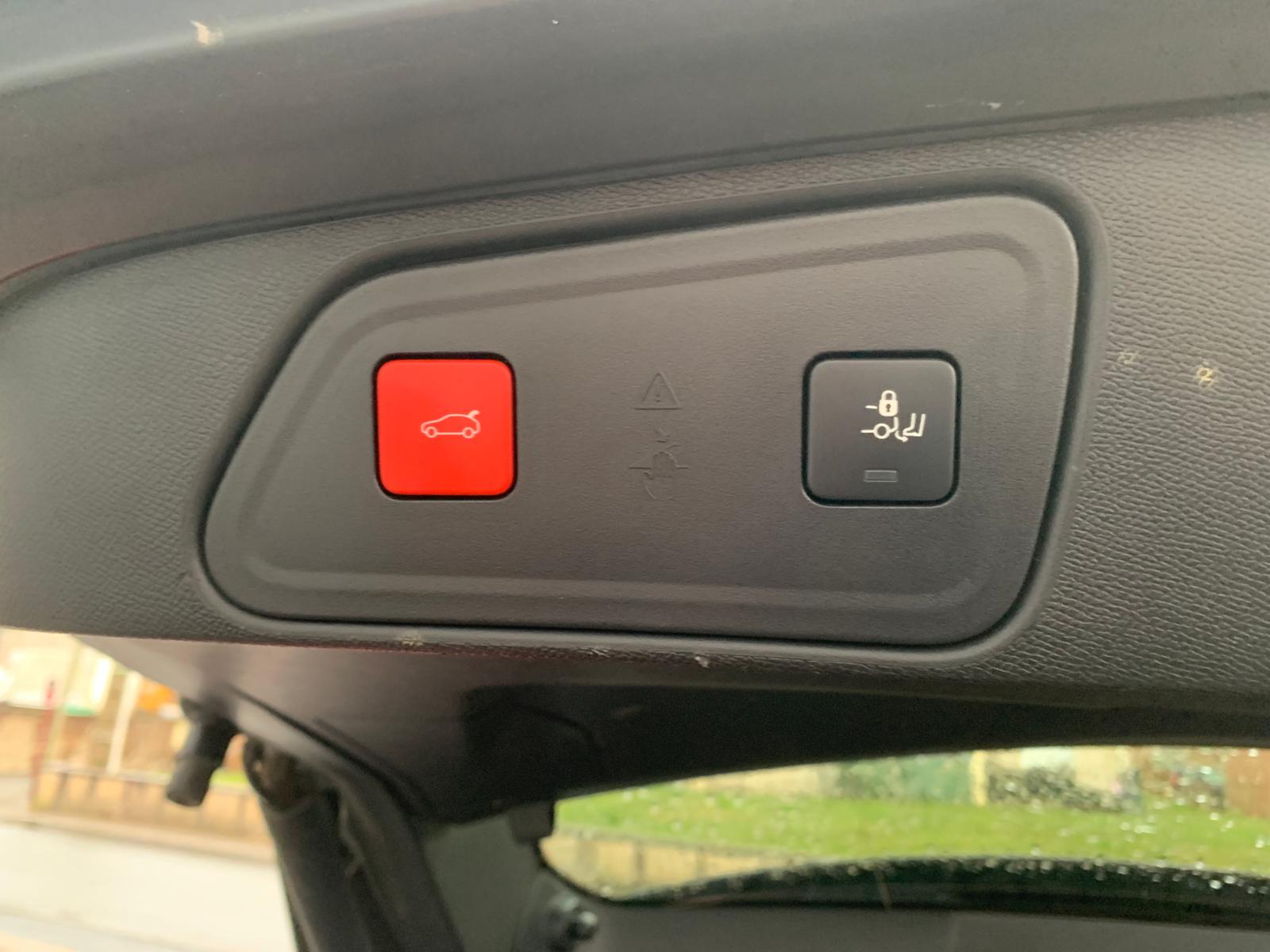 
								Peugeot 3008 1.2 Puretech 130 ch GT Pack full									