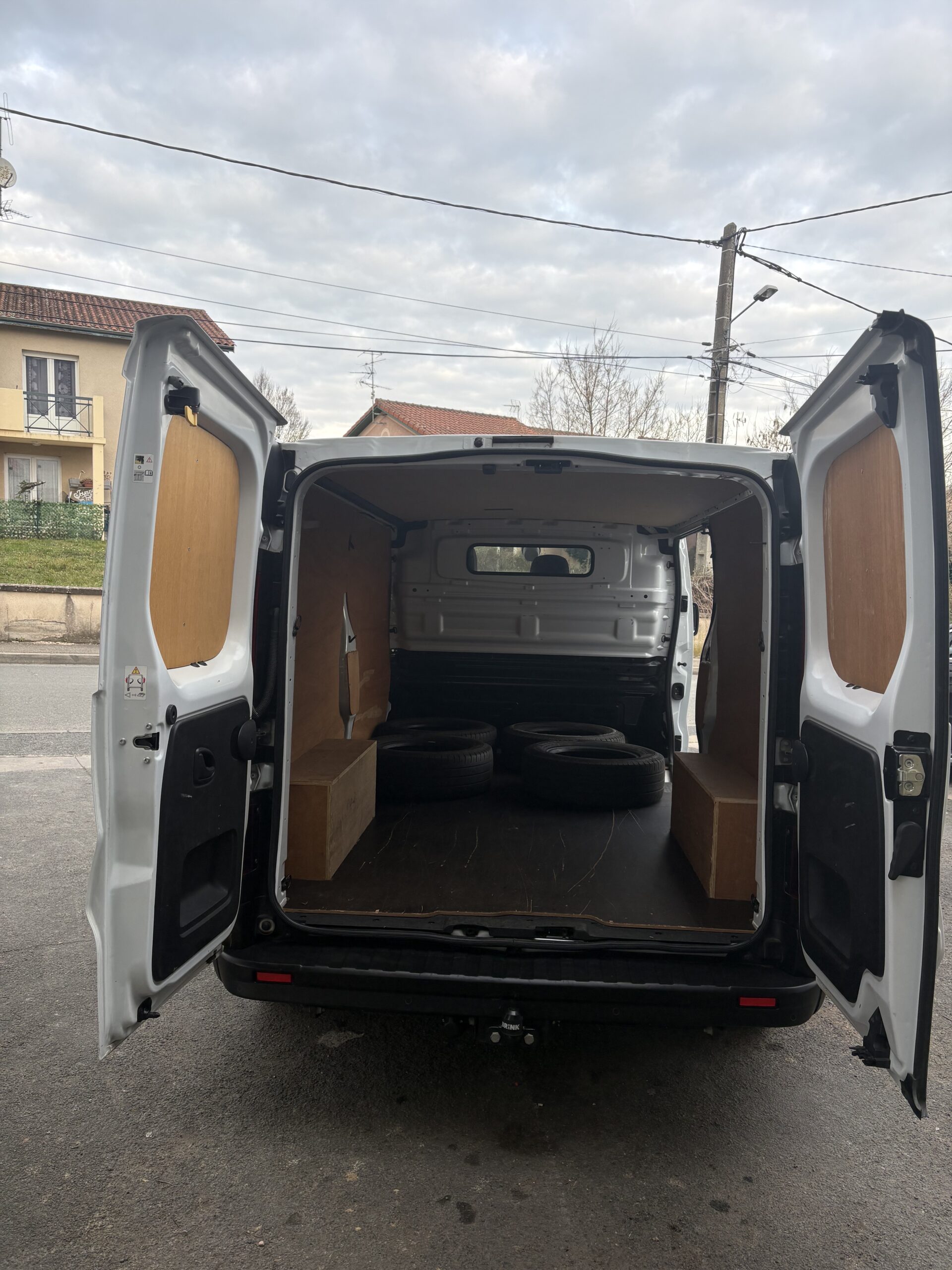 
								Renault Traffic 3 L2H1 2.0 Dci 145 ch Grand Confort full									