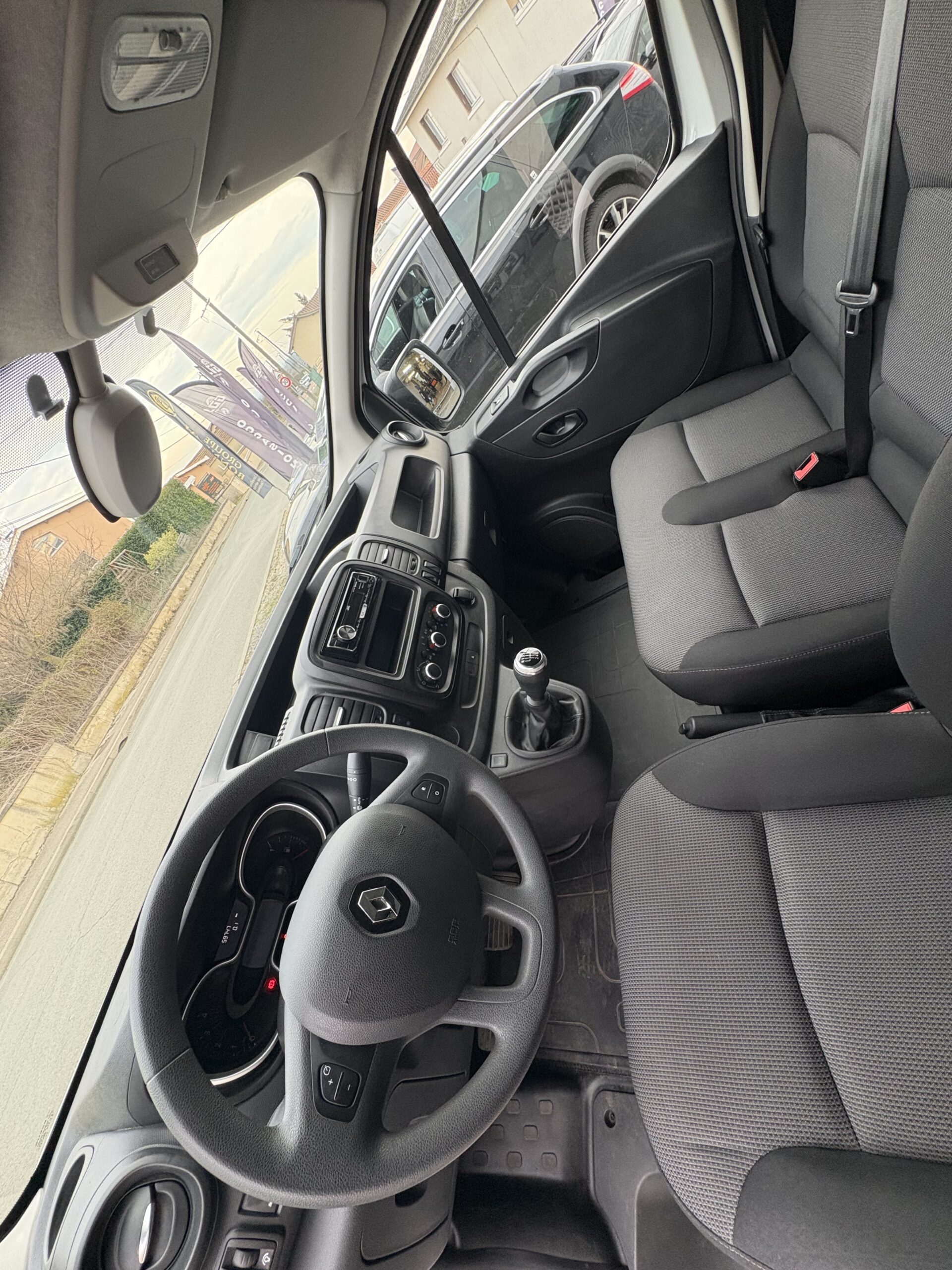 
								Renault Traffic 3 L2H1 2.0 Dci 145 ch Grand Confort full									