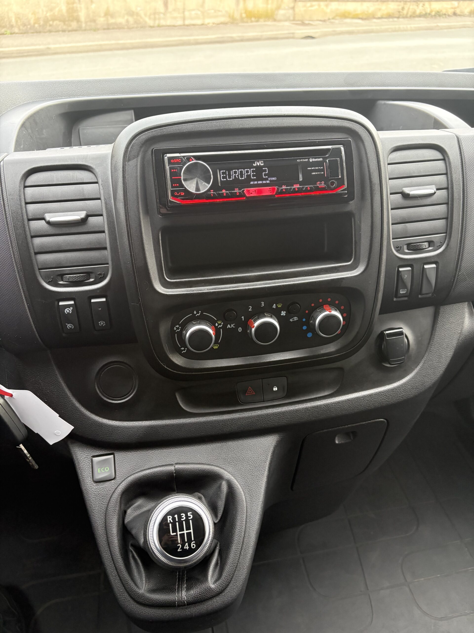 
								Renault Traffic 3 L2H1 2.0 Dci 145 ch Grand Confort full									