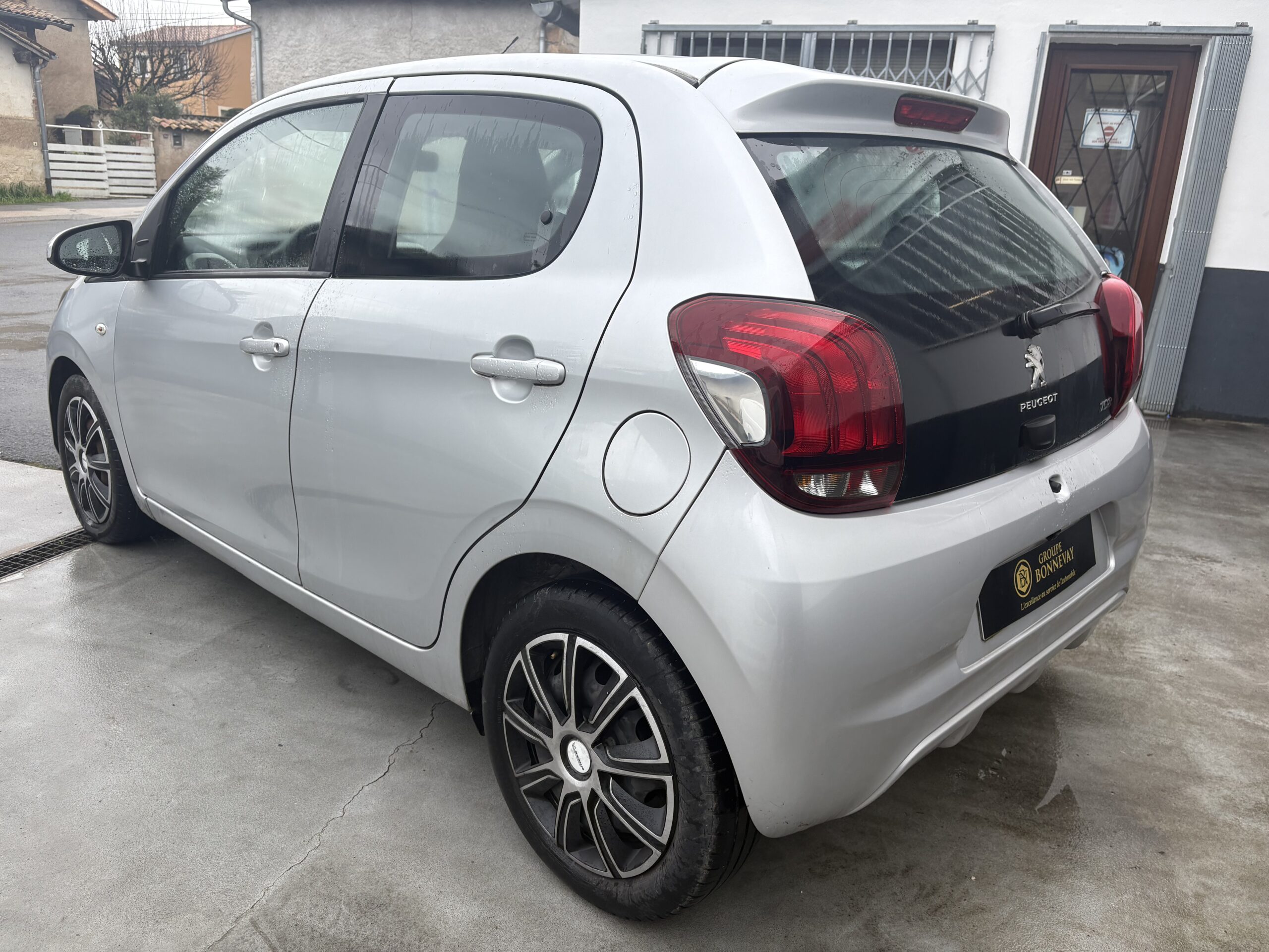 
								Peugeot 108 1.2 Puretech 82 ch full									