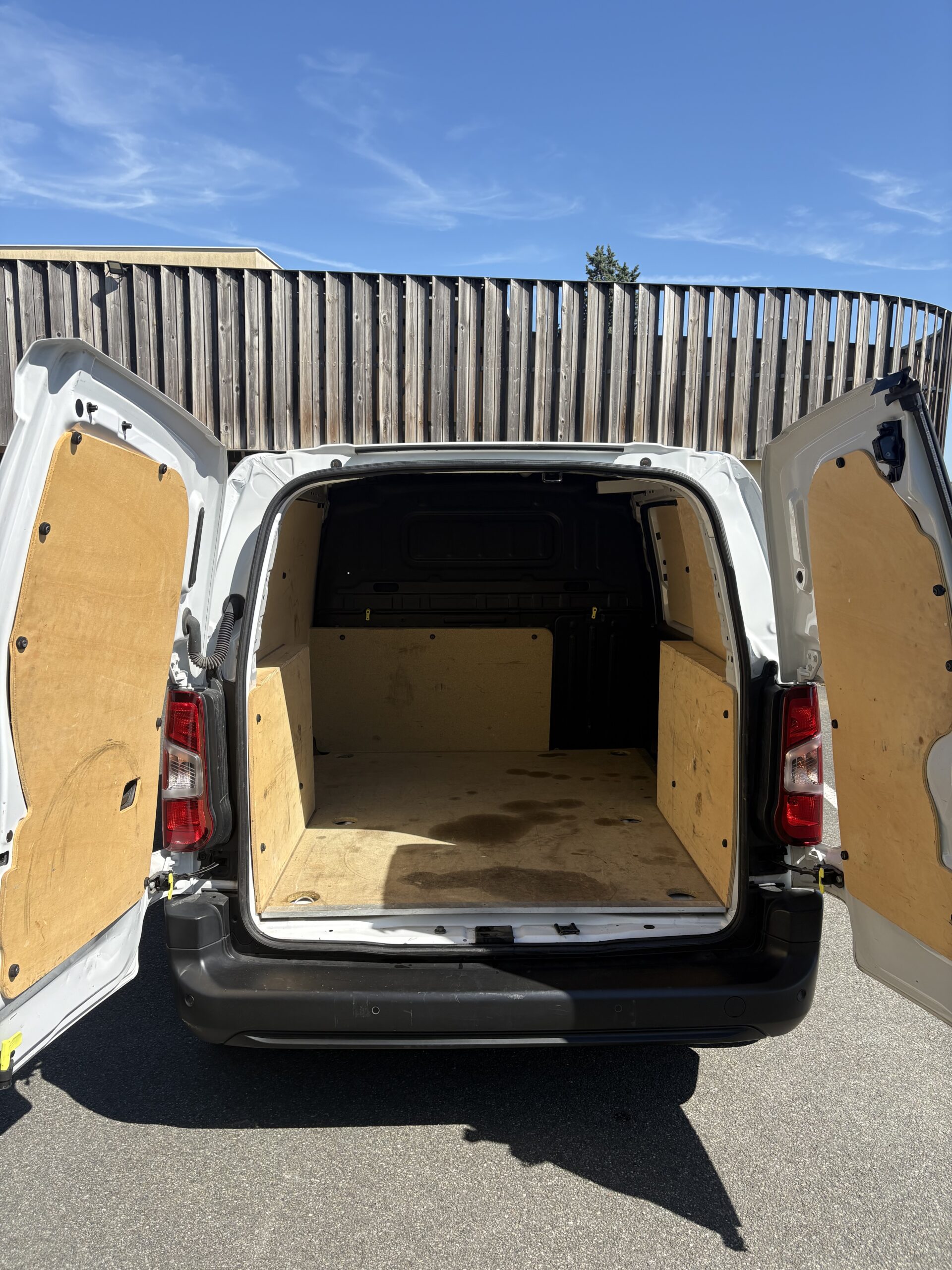 
								Peugeot partner m 650kg bluehdi 100ch s&s pack premium connect full									