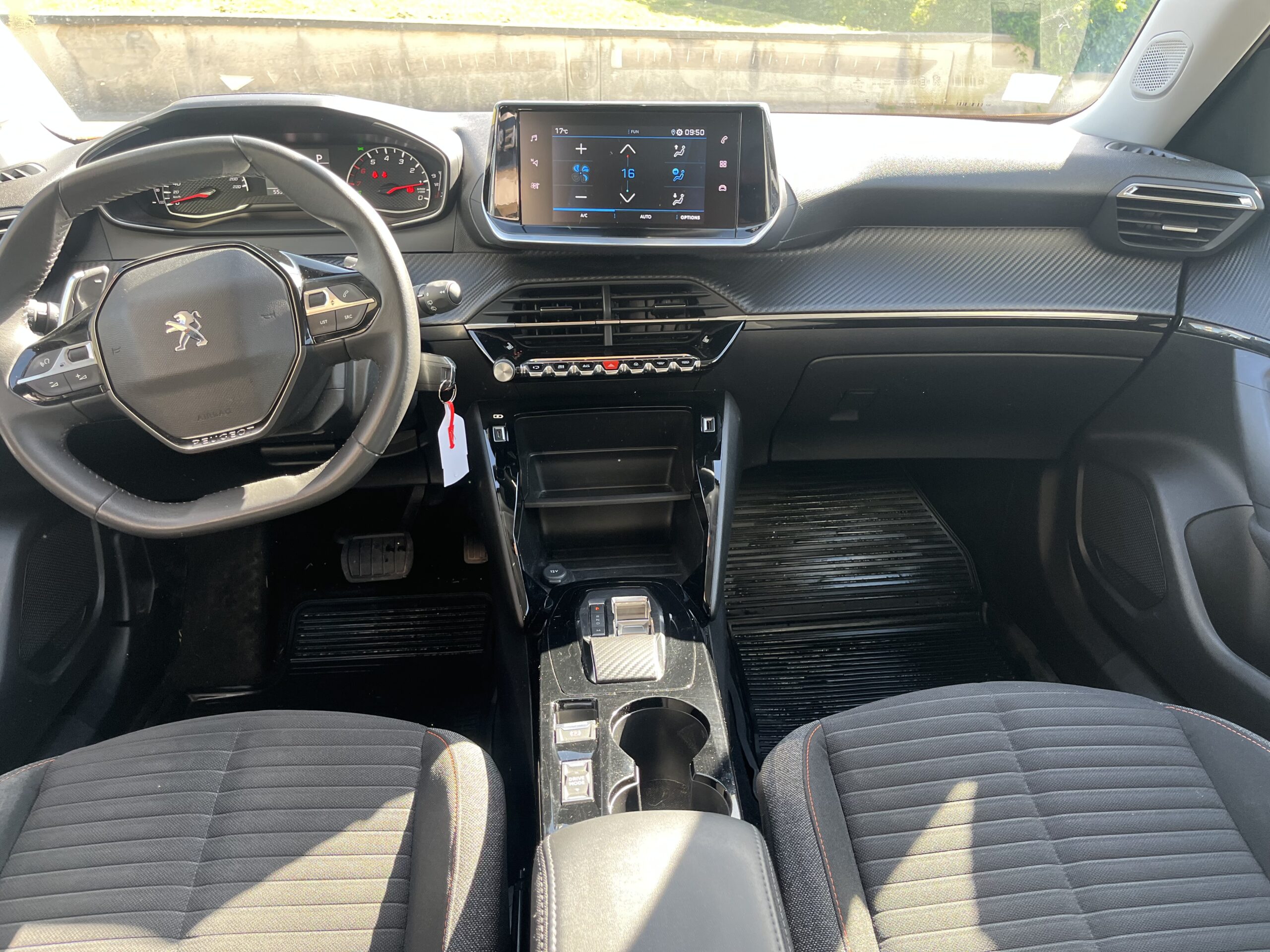 
								Peugeot 2008 1.2 PURETECH 130CH S&S ALLURE EAT8 full									