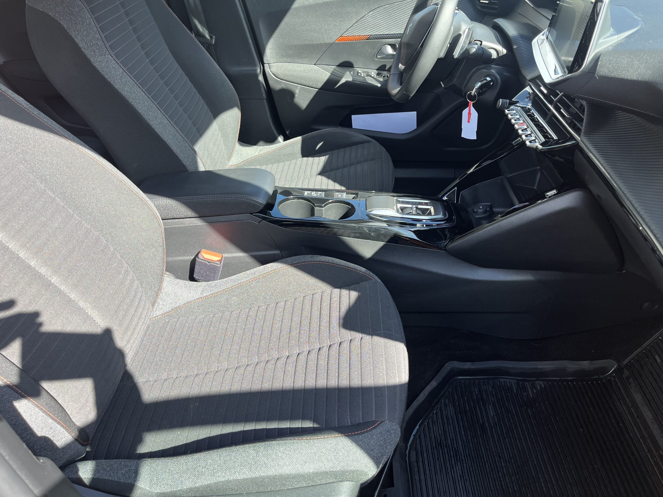 
								Peugeot 2008 1.2 PURETECH 130CH S&S ALLURE EAT8 full									
